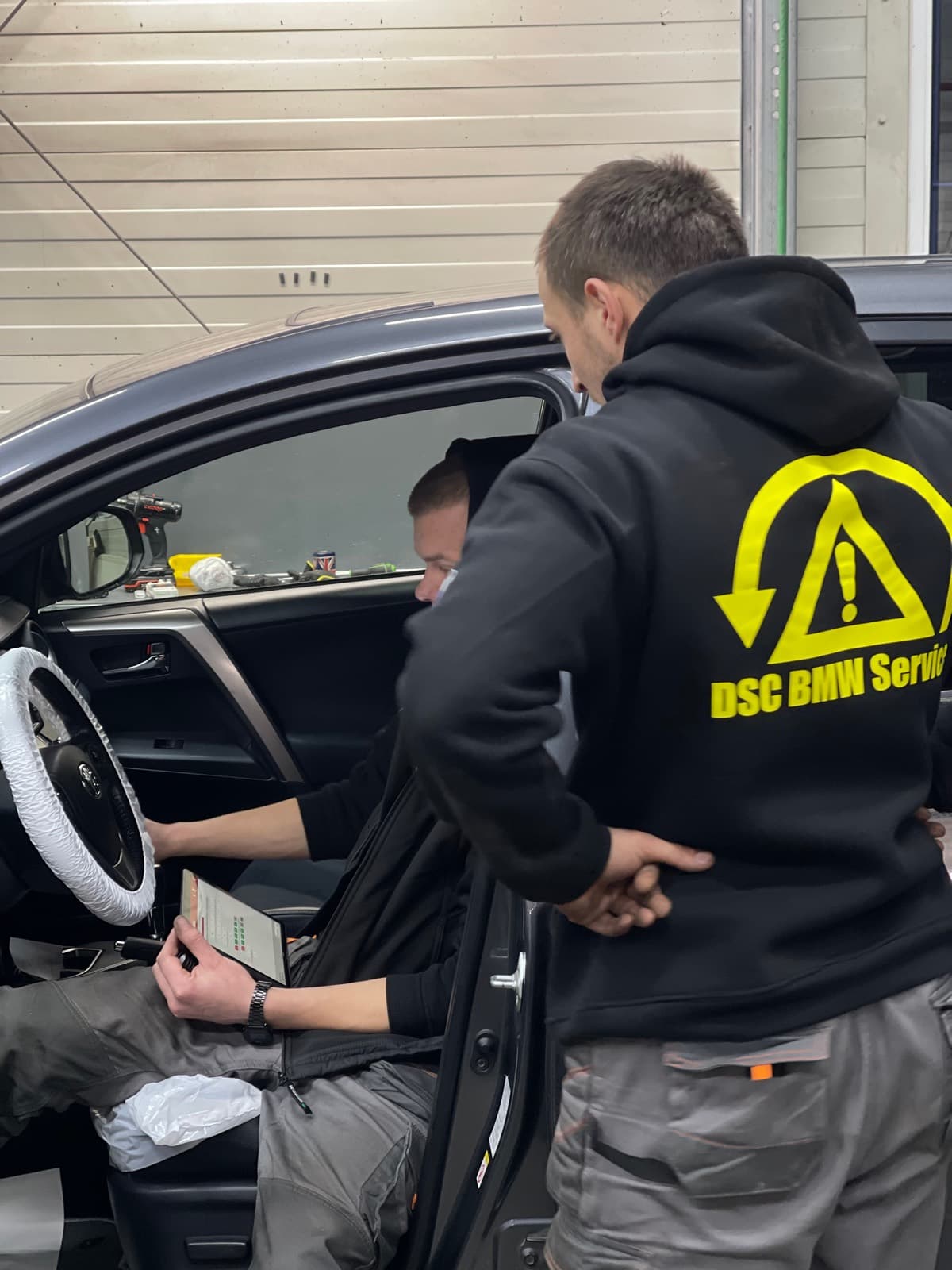 Майстри DSC BMW Service за роботою, Львів